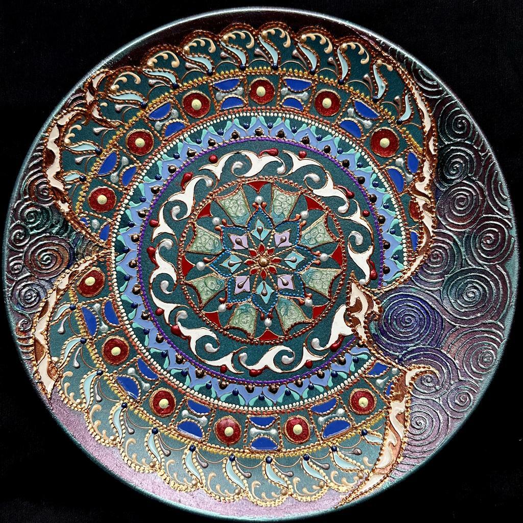 Тарелка декоративная из серии "Purple whirlwind"