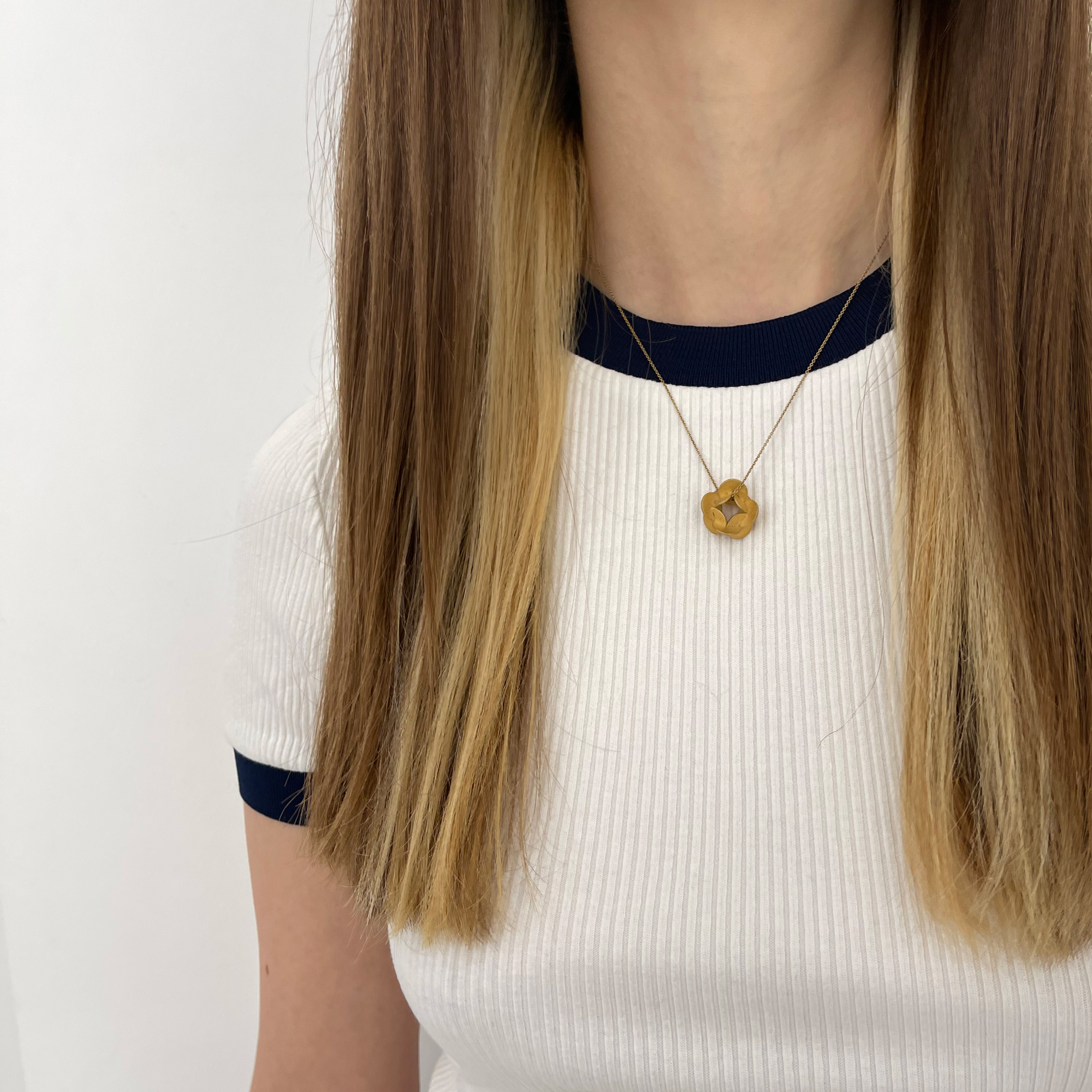 ANA MARIA RAMIREZ Кулон Flowers3D в позолоте