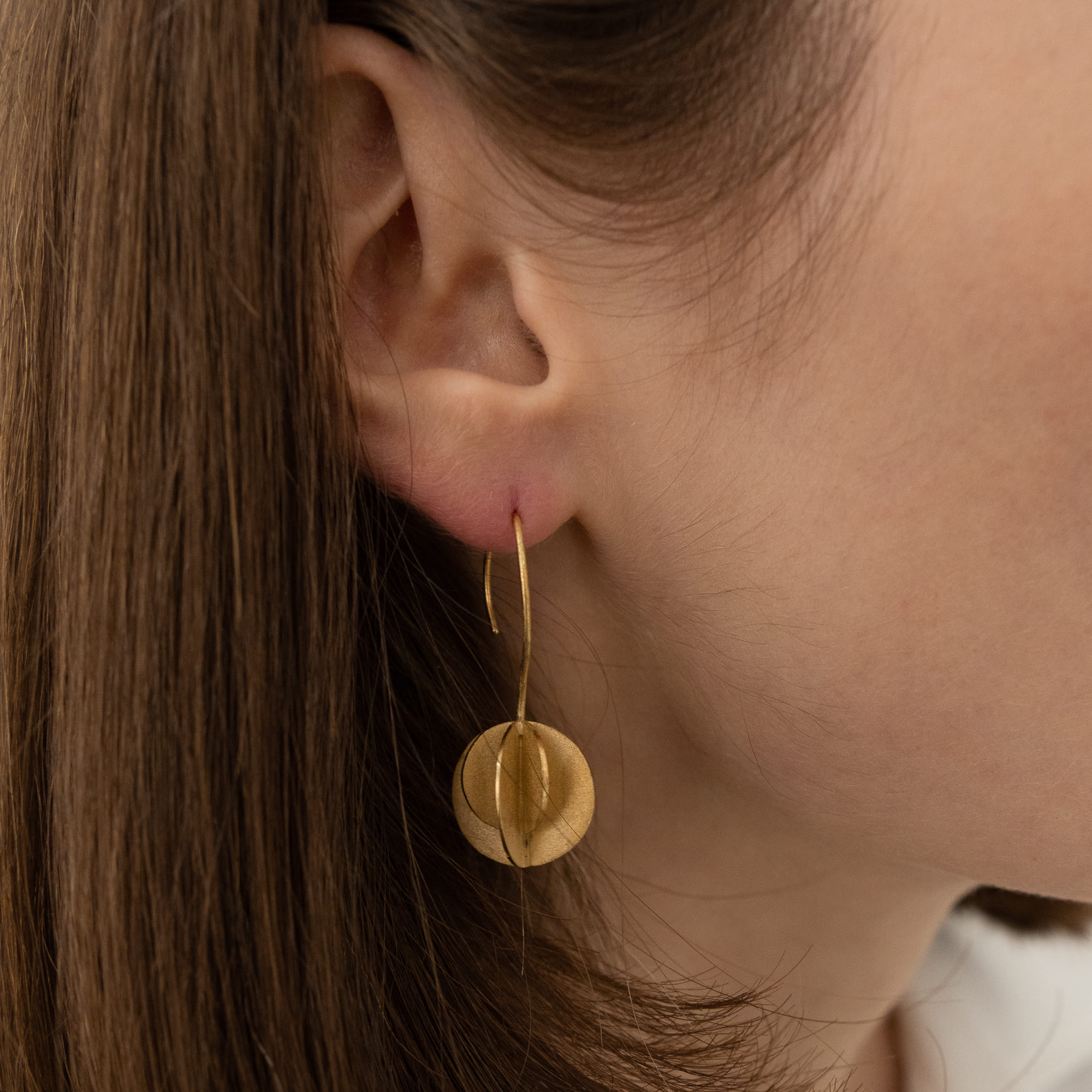 ANA MARIA RAMIREZ Серьги Seeds в позолоте