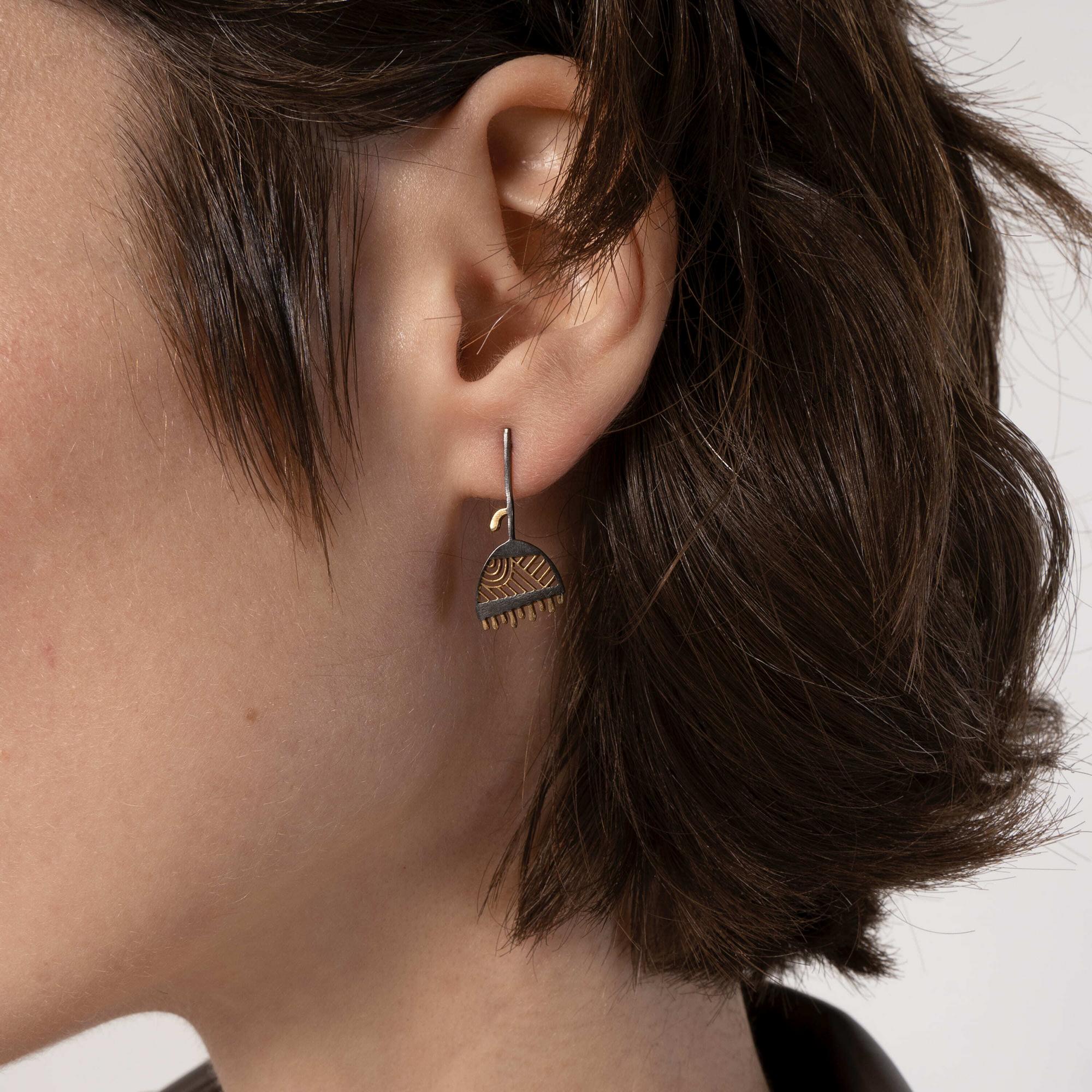 Kiss The Frog Studio Серьги Кувшинки покрыты чернением