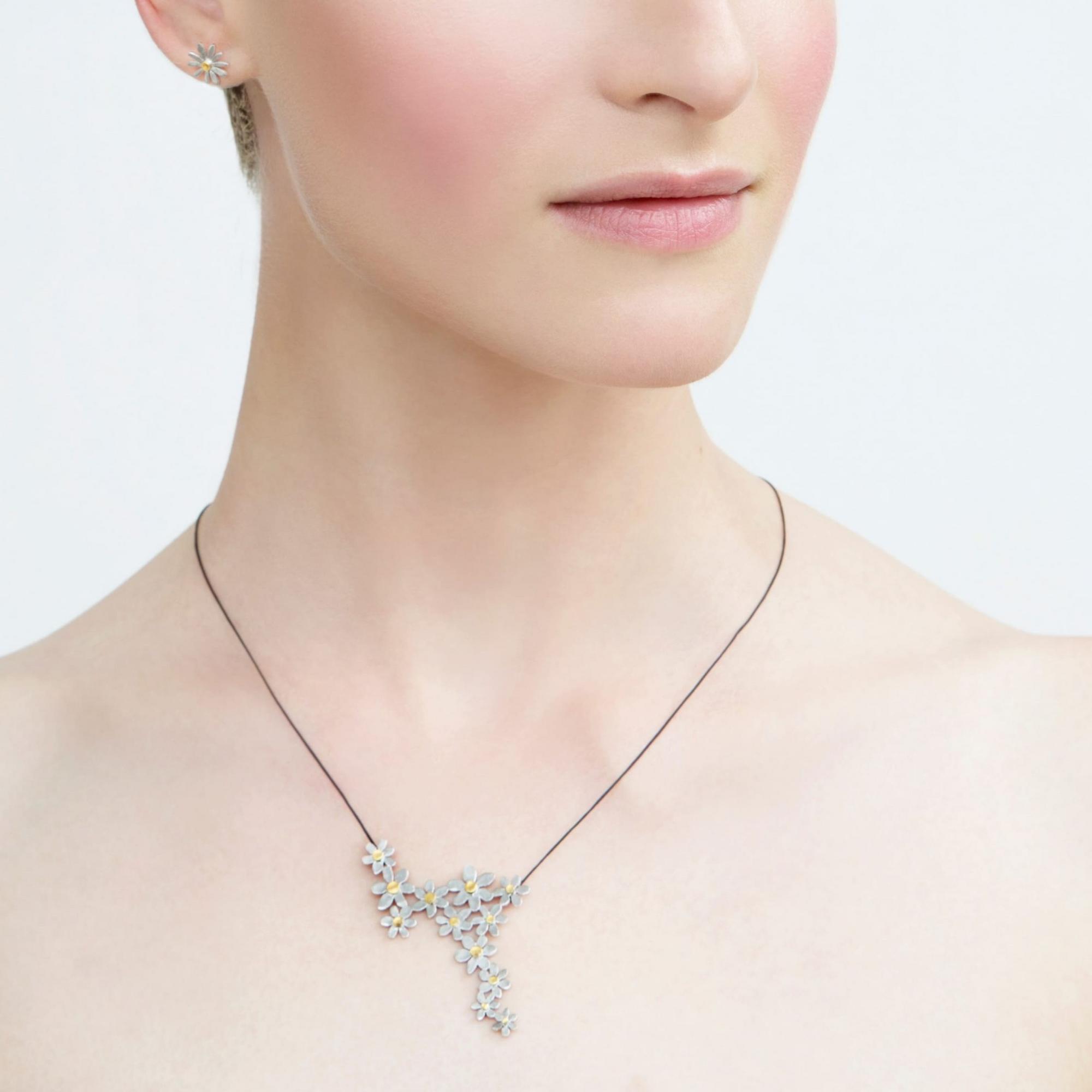 Kiss The Frog Studio Кулон на шнурке Маргаритки