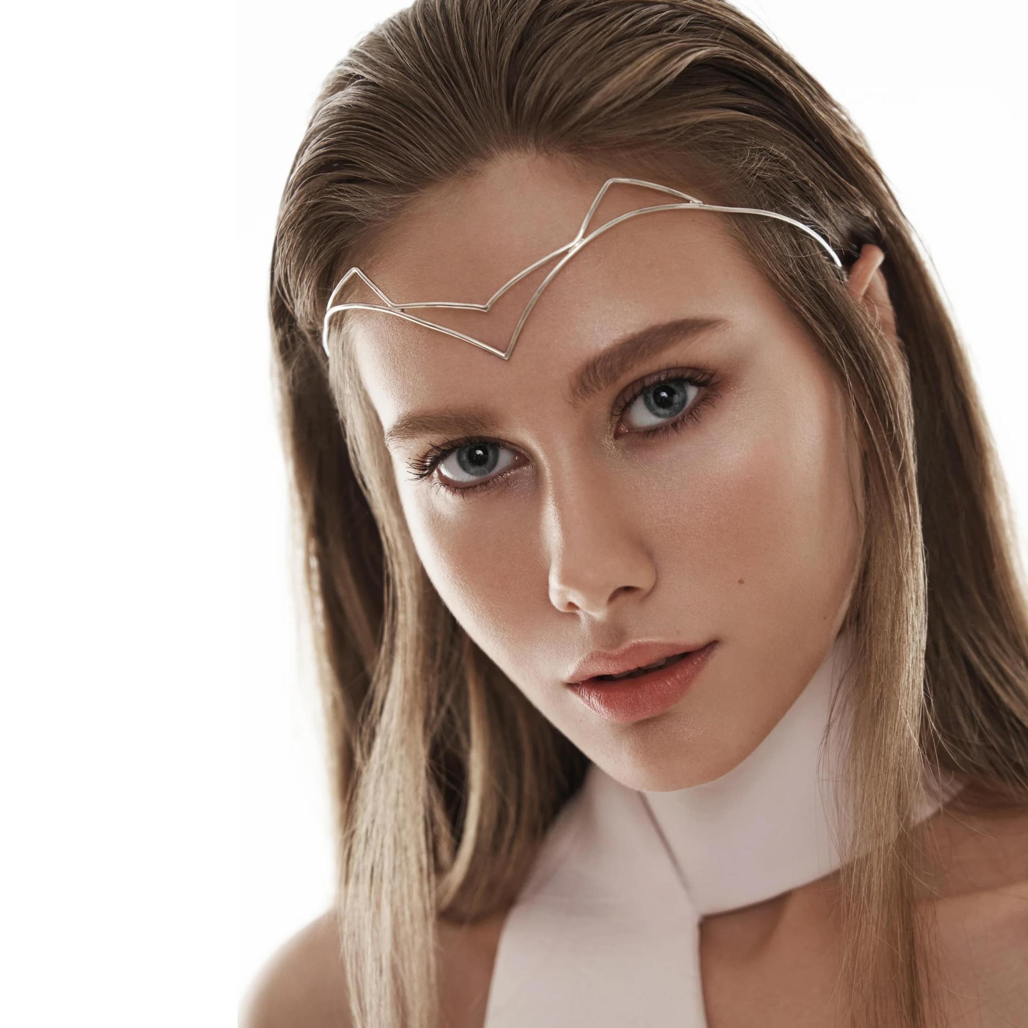 LOKOTO Одинарная тиара YUME в серебре