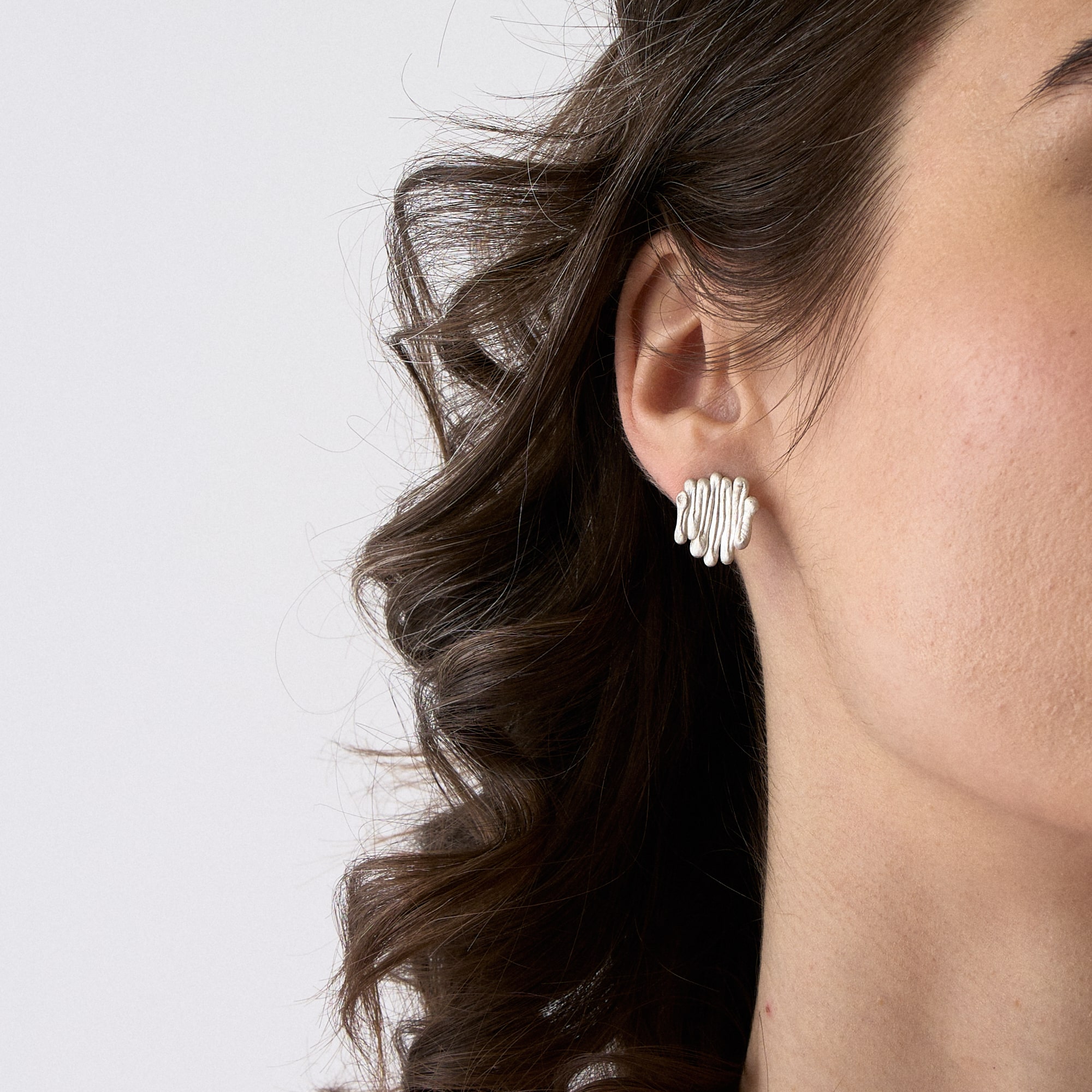 Burcu Büyükünal Серьги малые Wandering Line