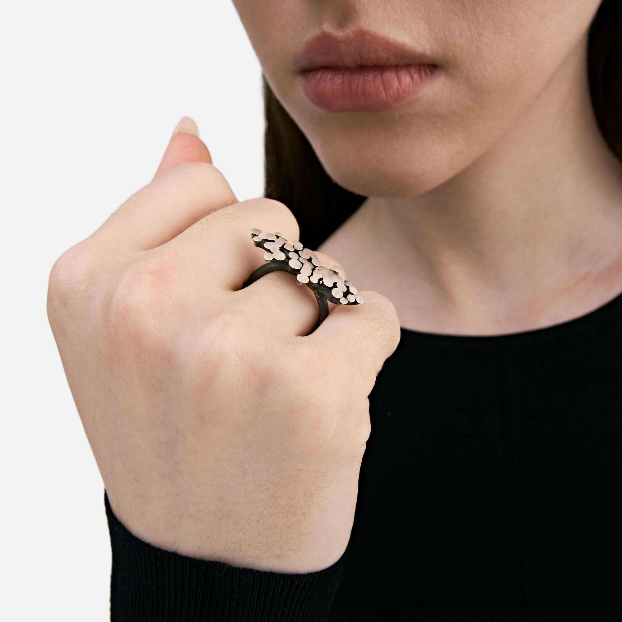 Burcu Büyükünal Кольцо Glimpse Solitares