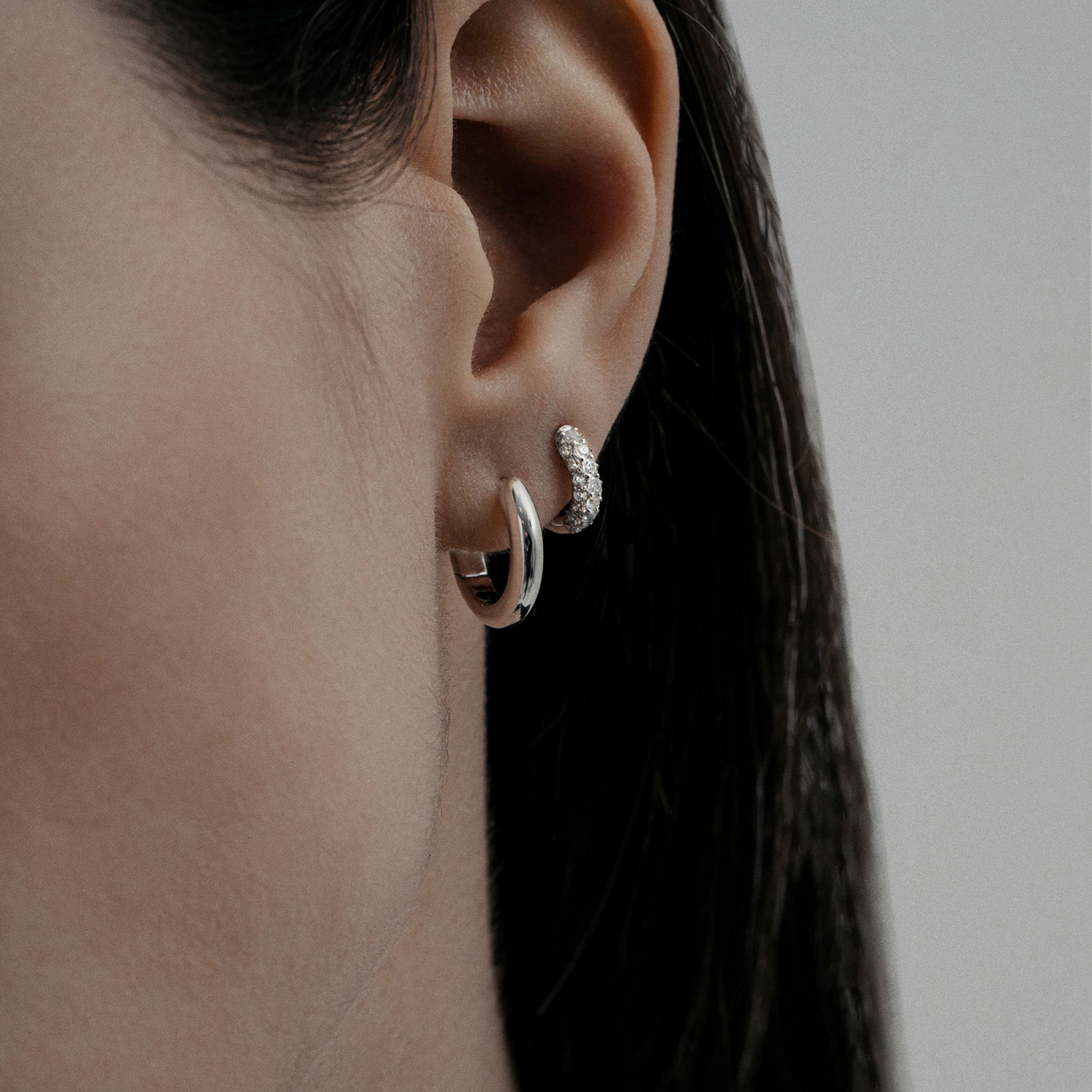 NULLUM Моно-серьга О mini с кристаллами