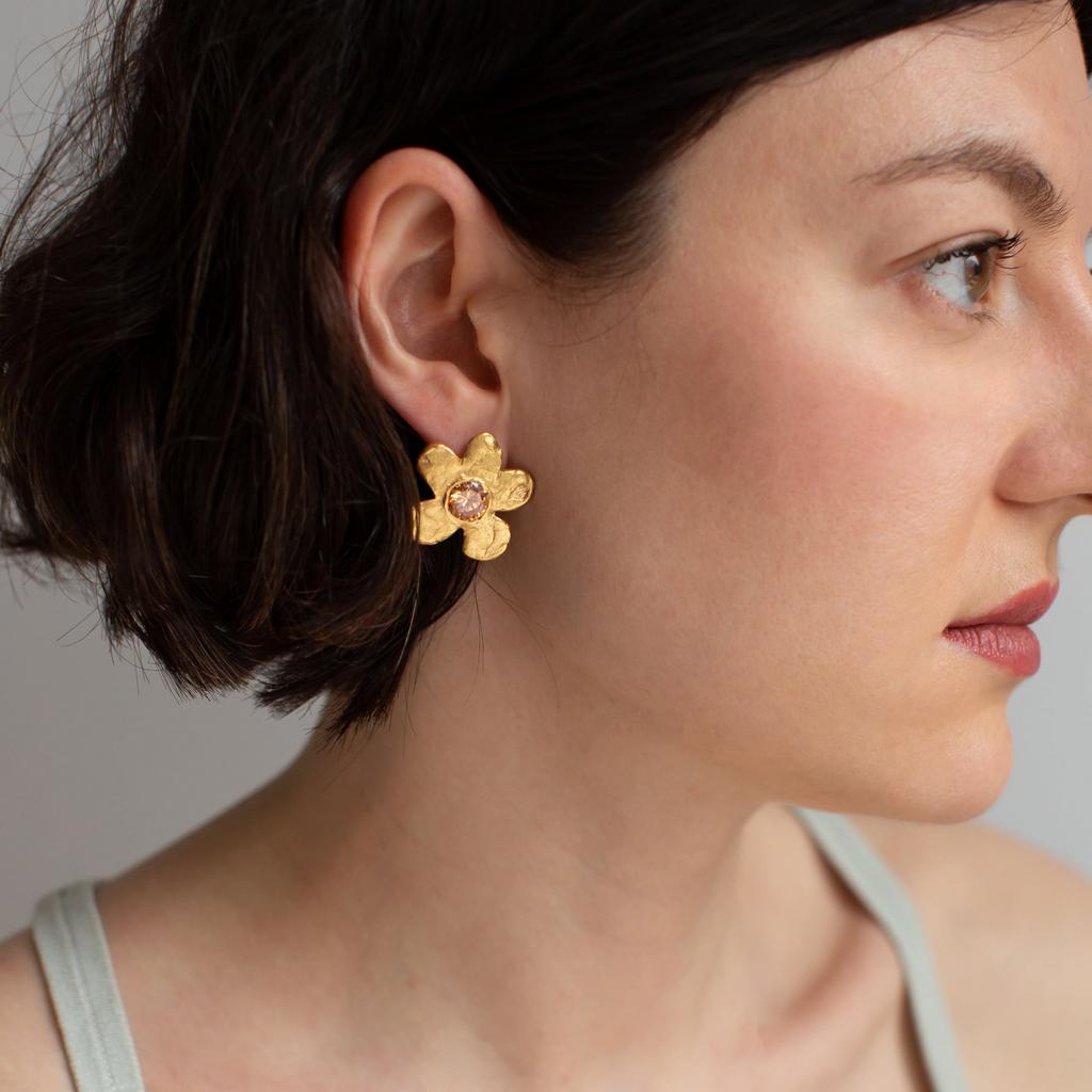 Sasha Gunga Серьги Большие цветы в позолоте с фианитом цвета шампань