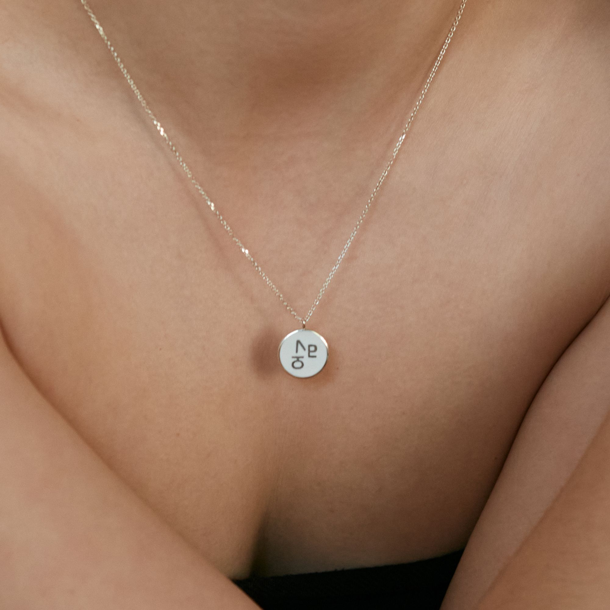 Arha Jewelry Медальон Бесконечное люблю с белой эмалью