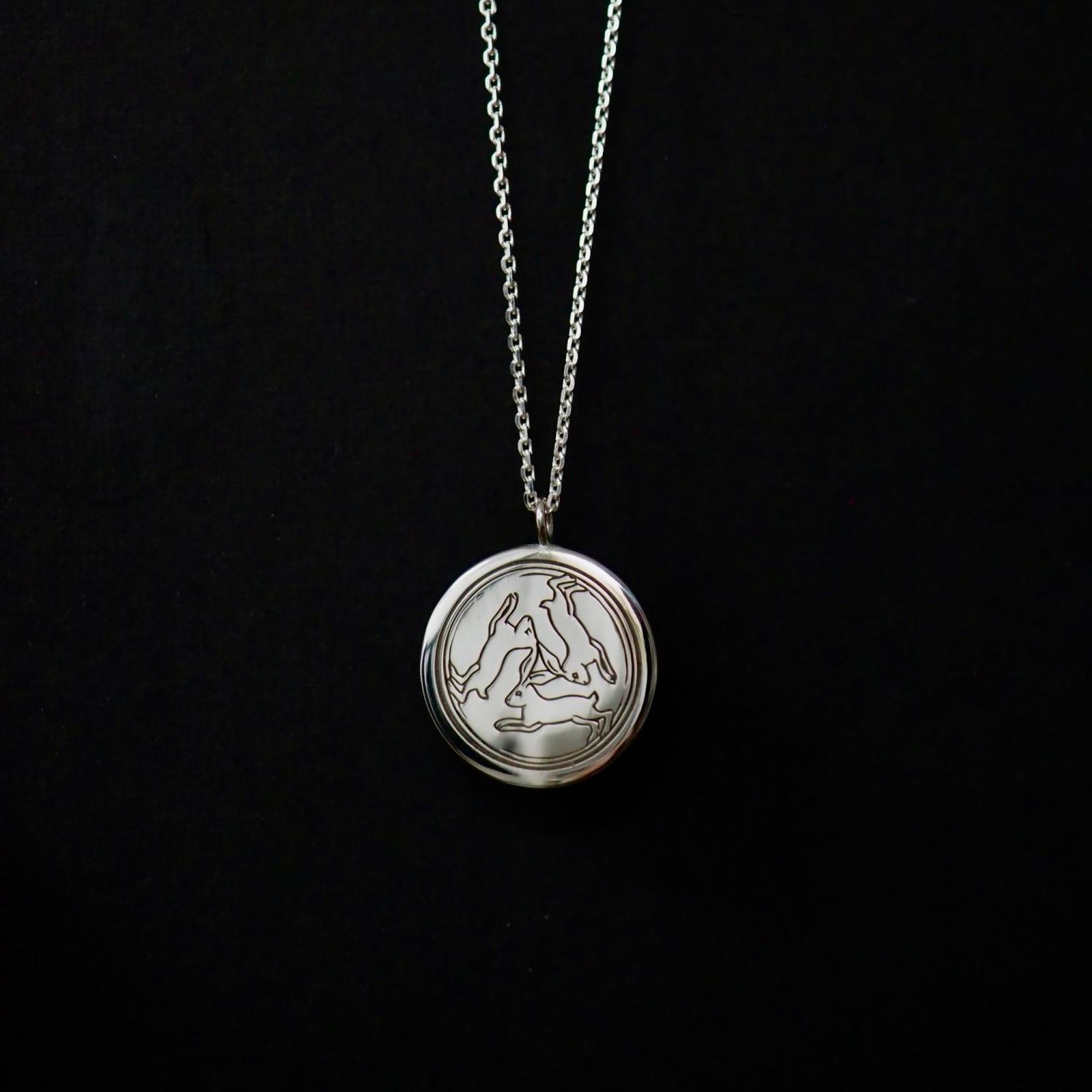 Arha Jewelry Медальон Triumvirate