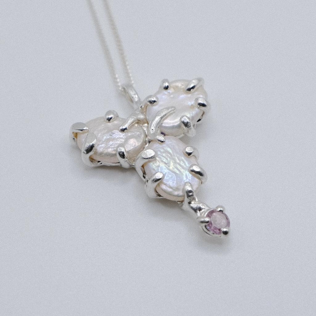 Подвеска с жемчугом и фианитом “Лютик”