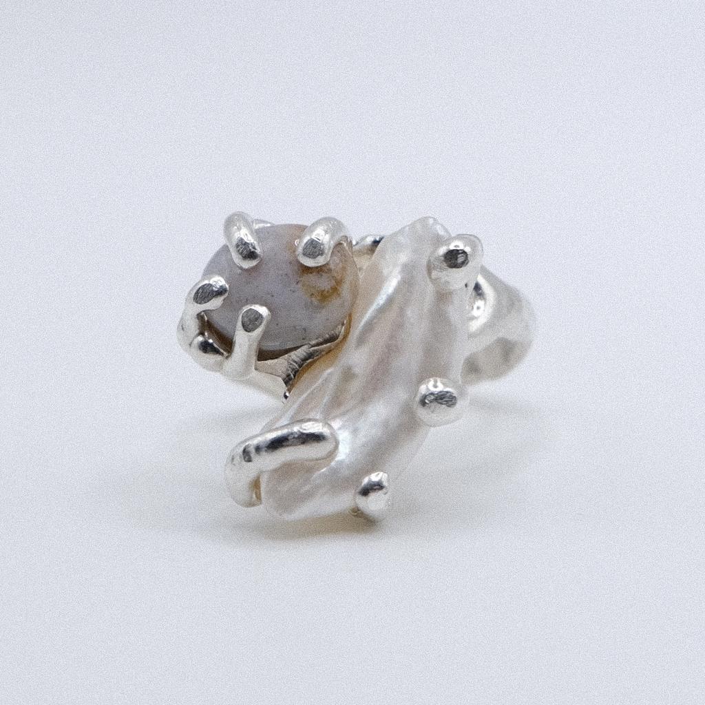 Кольцо с жемчугом и яшмой