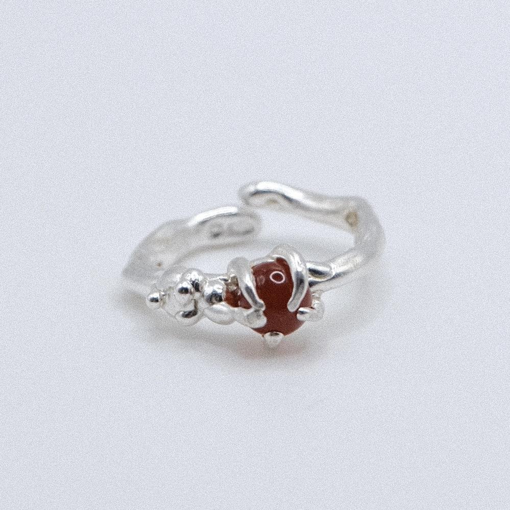 Кольцо с сердоликом и фианитом “Скользко”