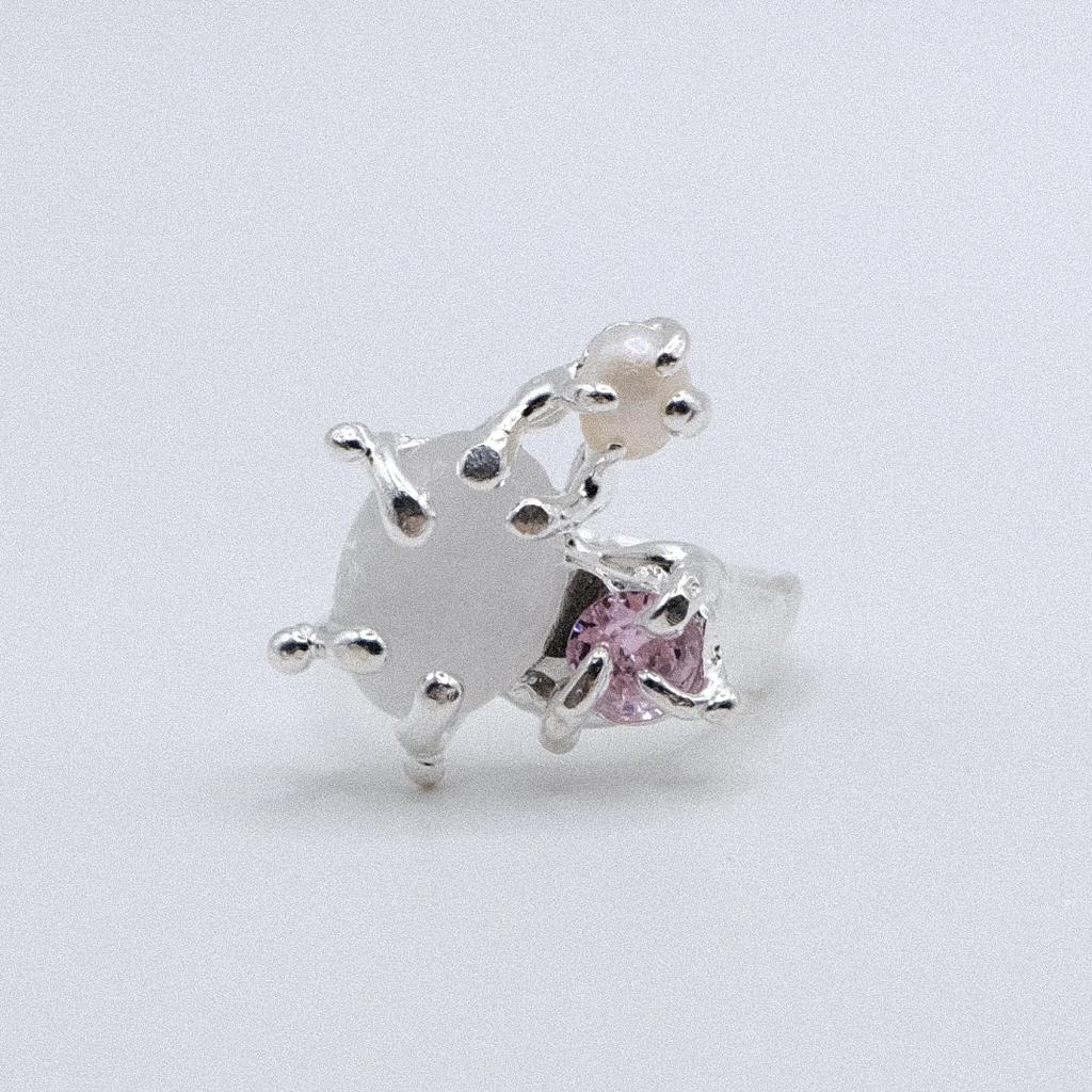 Кольцо с кварцем, жемчугом и фианитом