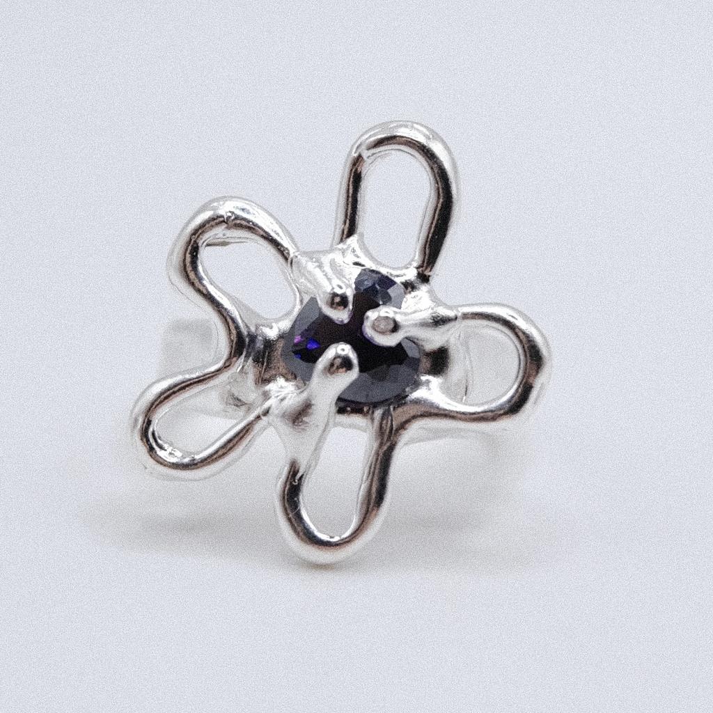 Кольцо «Цветик» с фиолетовым фианитом