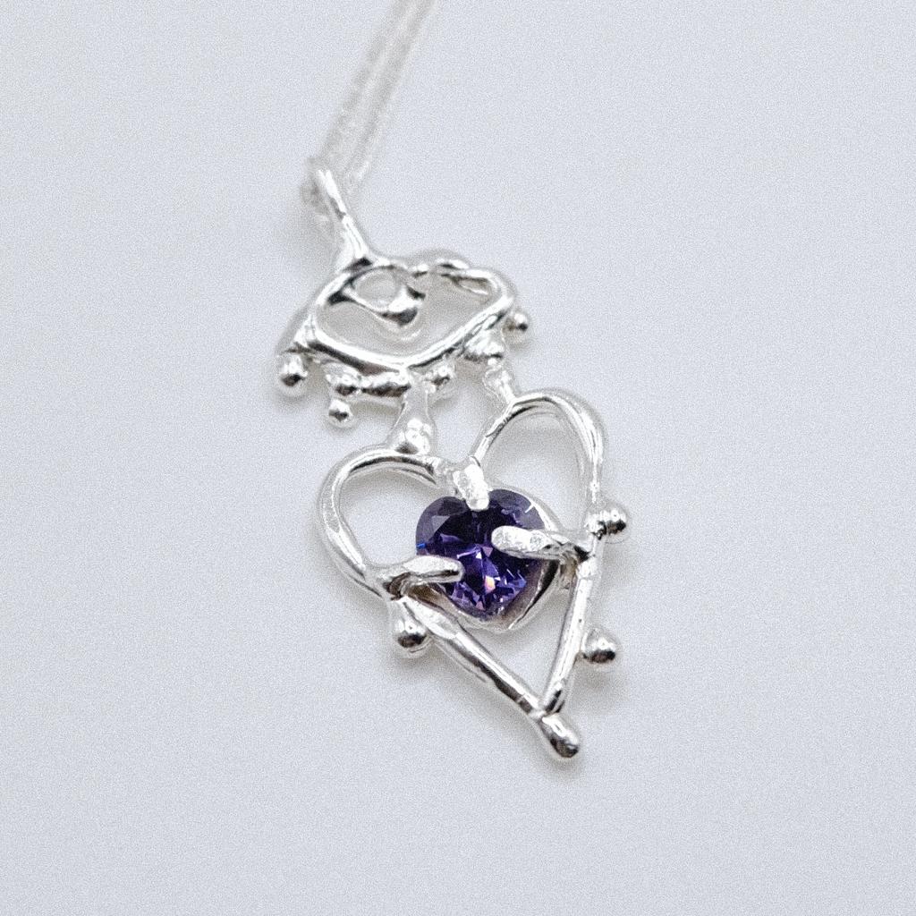 Подвеска с фиолетовым фианитом из сердечного дропа