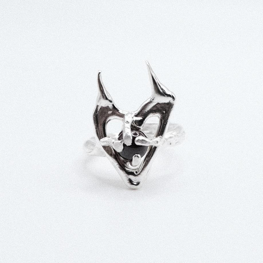 Кольцо-рожки с гранатом «My broken heart»