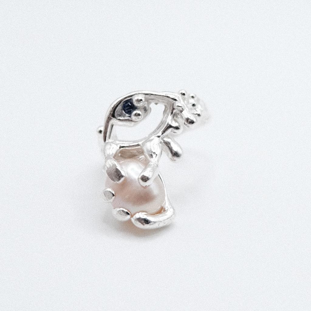 Кольцо-слёзы с фианитом и жемчугом"Скользко"