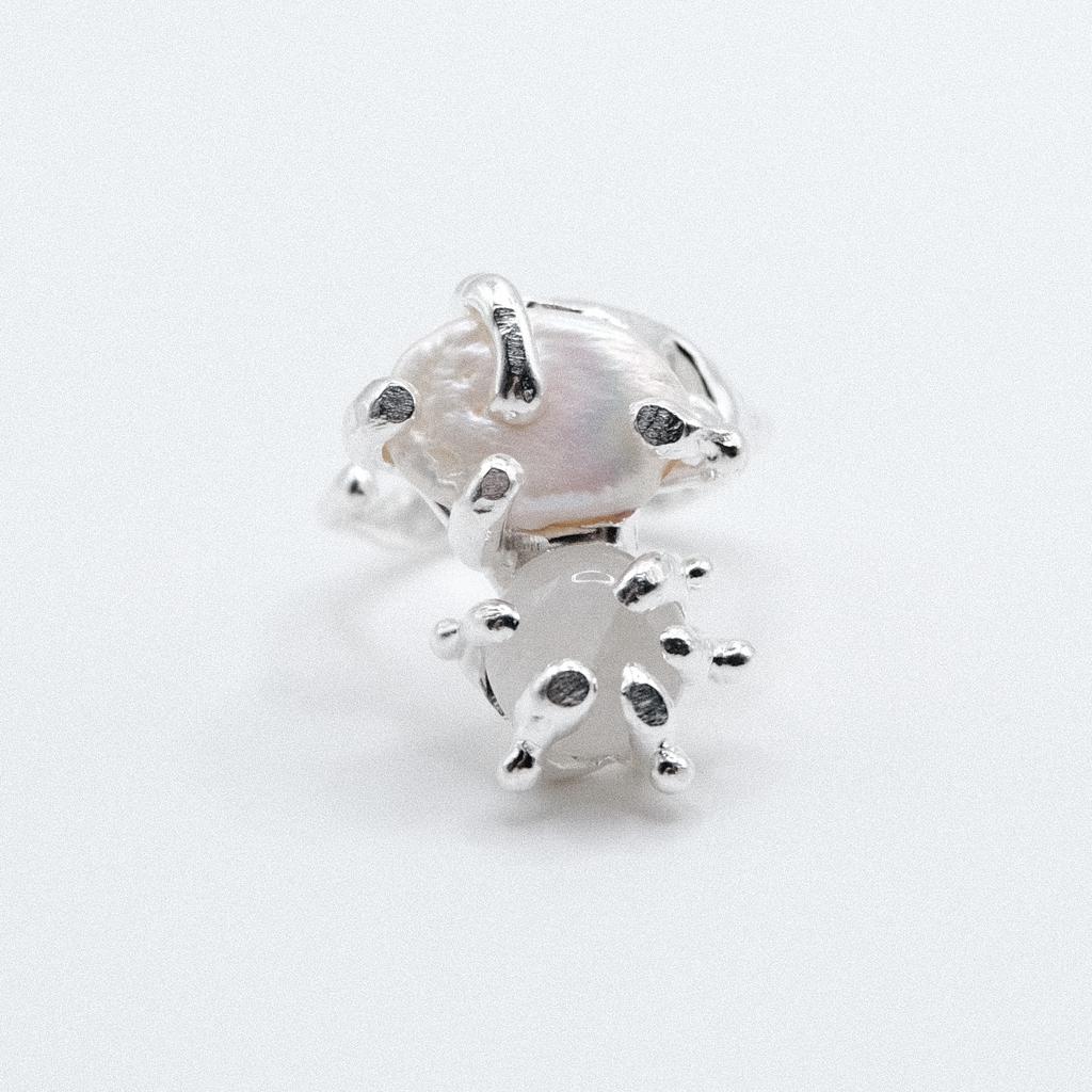 Кольцо с жемчугом и лунным