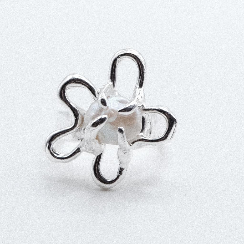 Кольцо «Цветик» с жемчугом