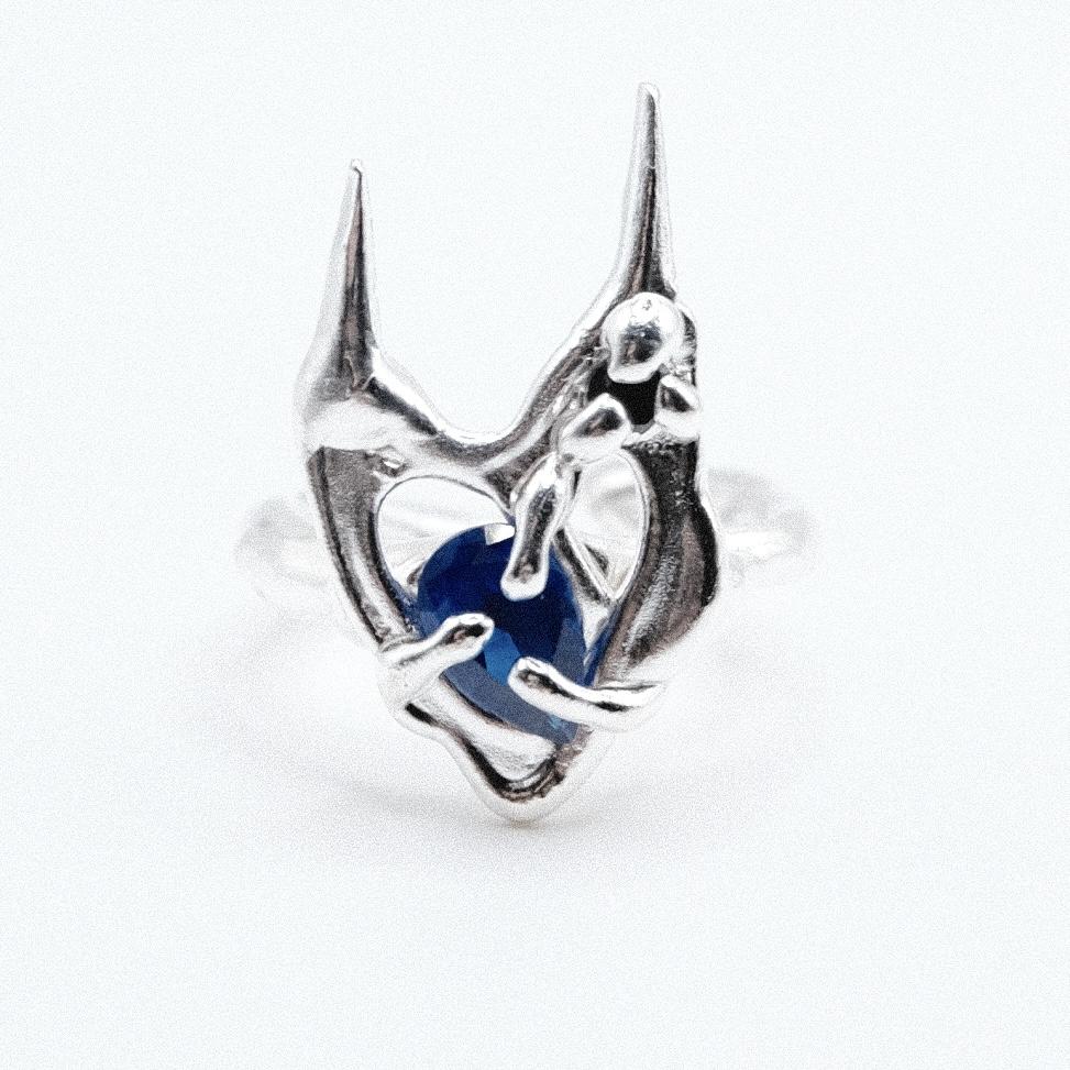 Кольцо-рожки с синим фианитом «My broken heart»