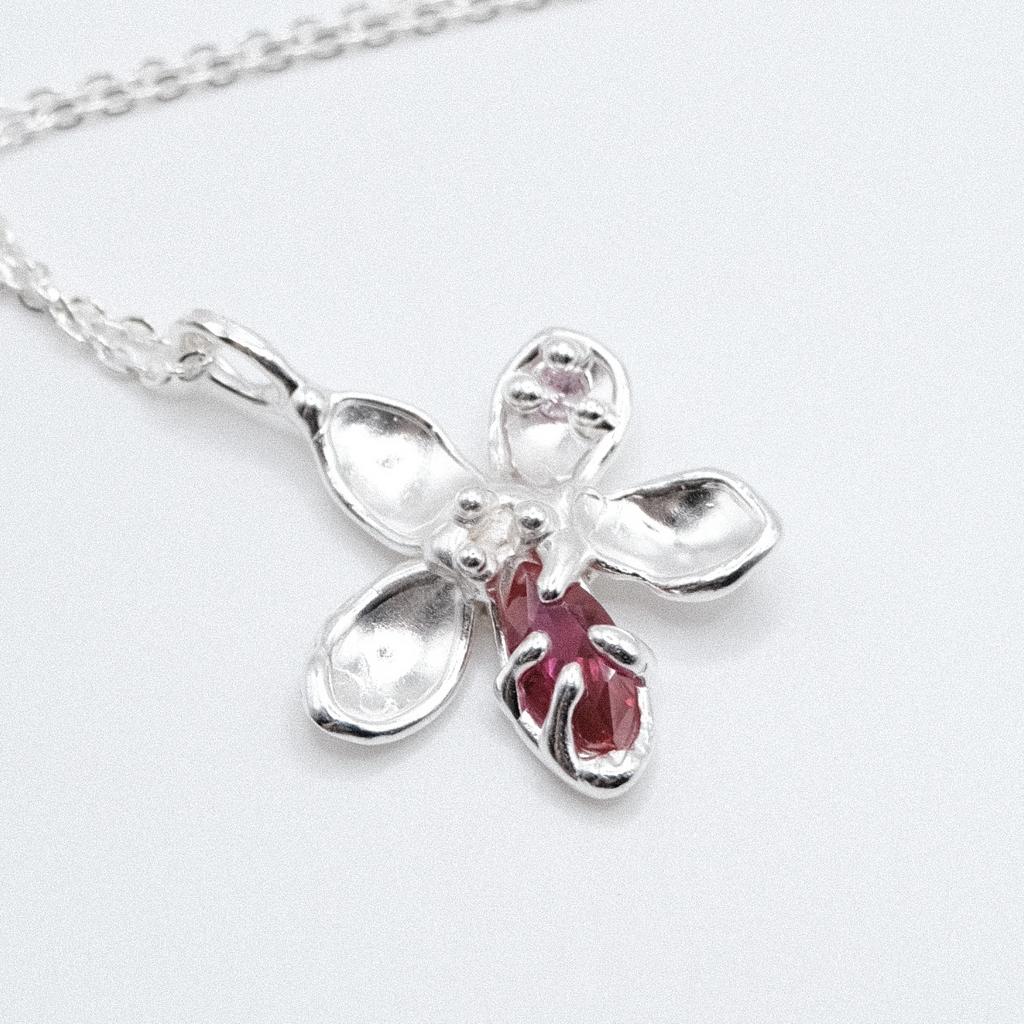 Подвеска «Цветик» с корундом и фианитом
