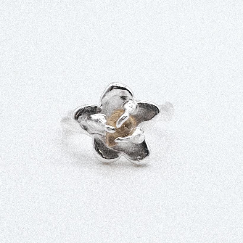 Кольцо-цветочек с цитрином