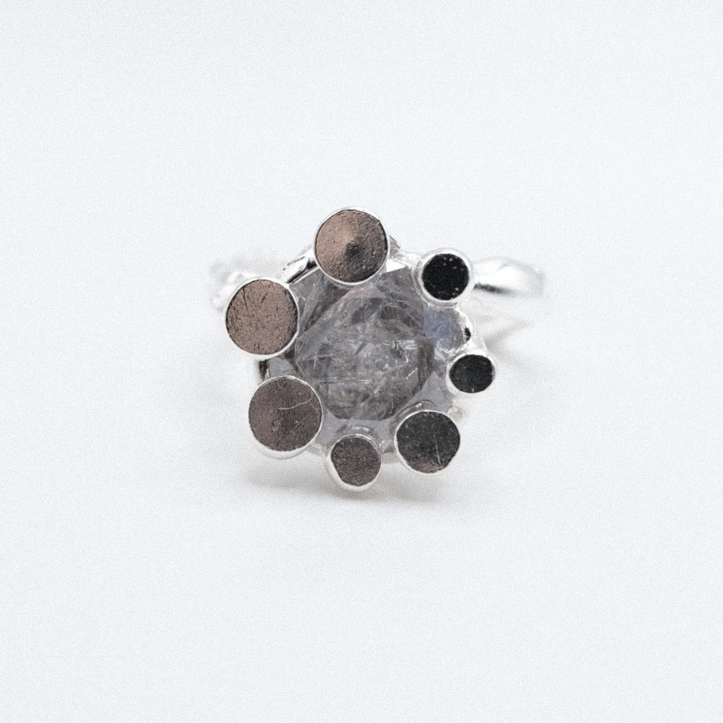 Кольцо с фианитом