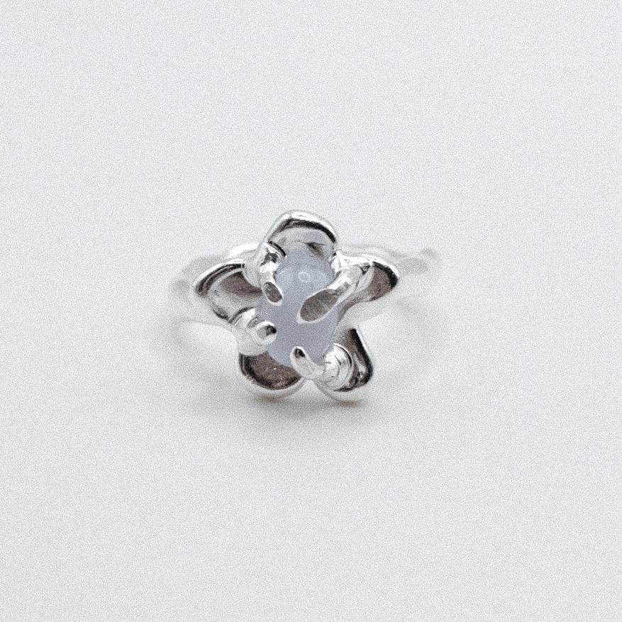 Кольцо-цветочек с агатом