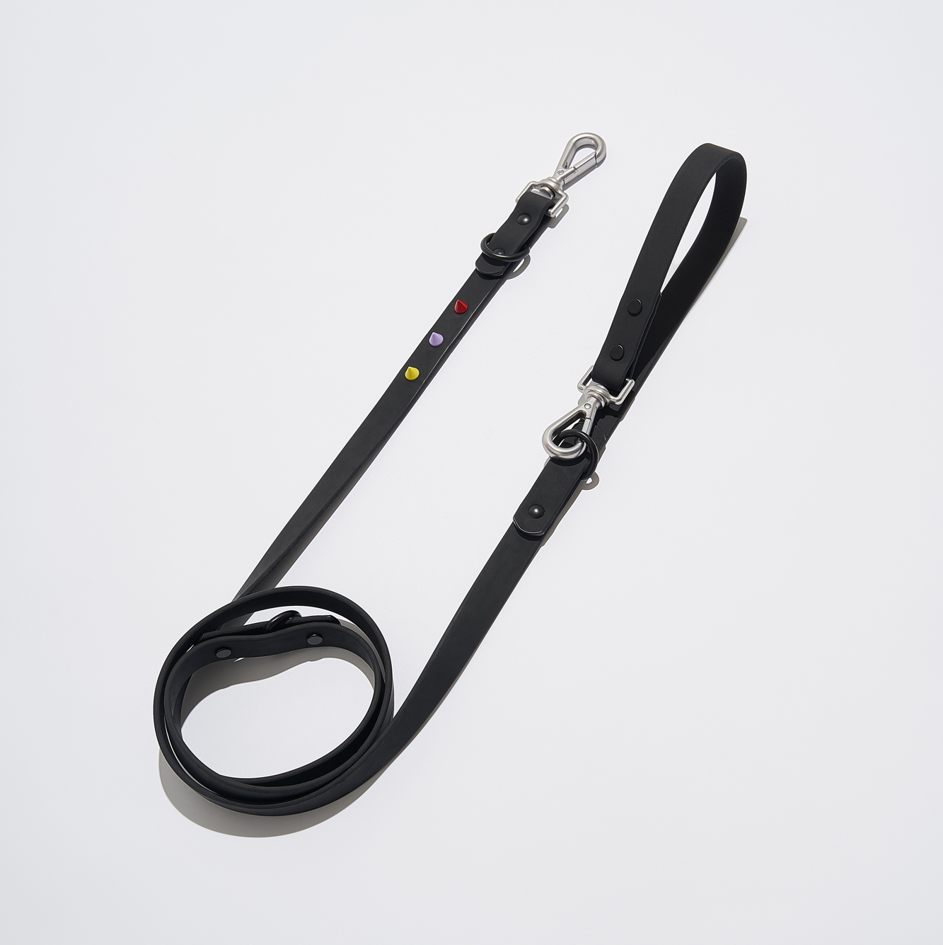 Чёрный поводок-перестёжка из биотана для собак с декоративными шипами