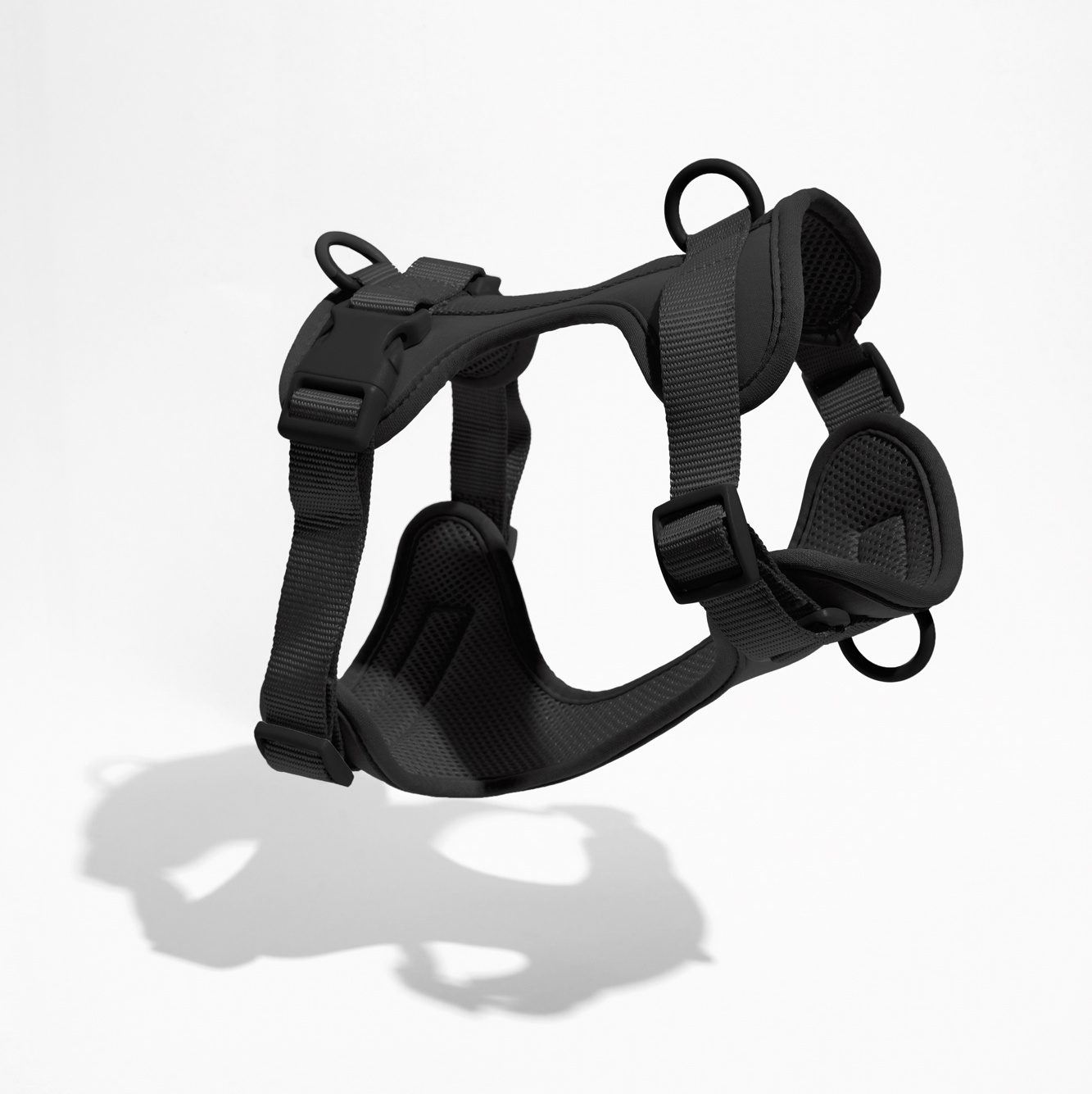 Чёрная дышащая шлейка для собак