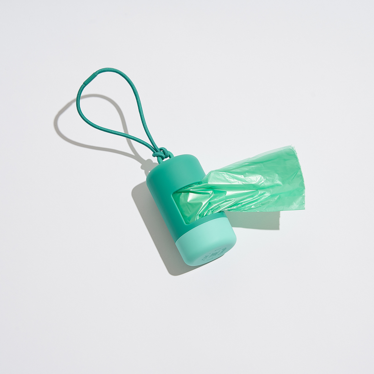 Зелёный контейнер-холдер для пакетиков для прогулок с собакой