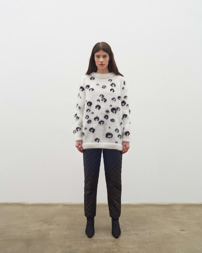 Свитер  черно- белый