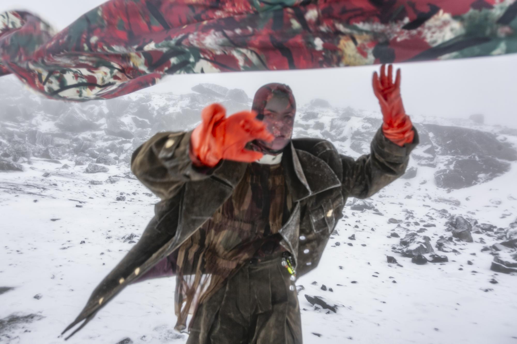 Длинные перчатки персиковые