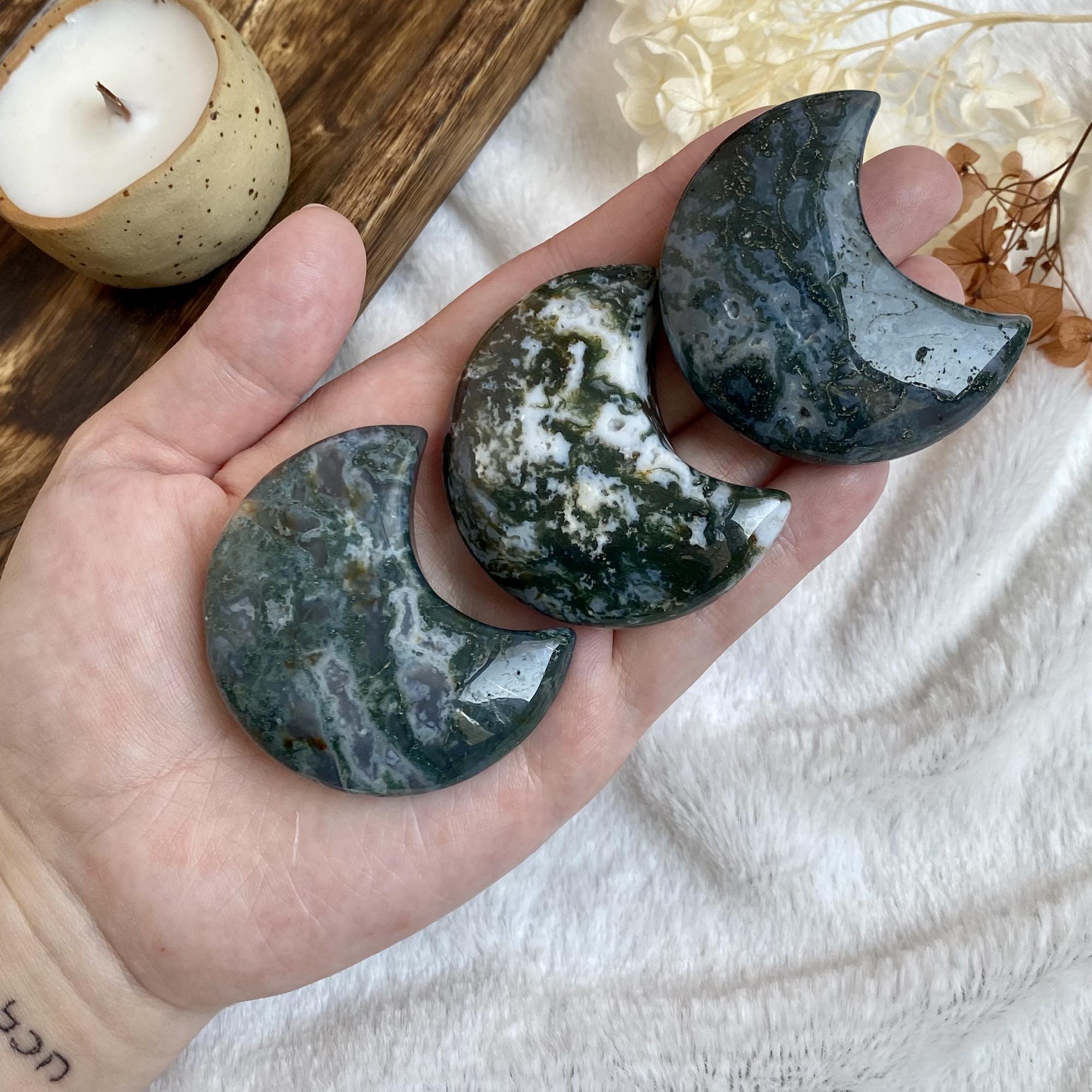 Полумесяц из мохового агата