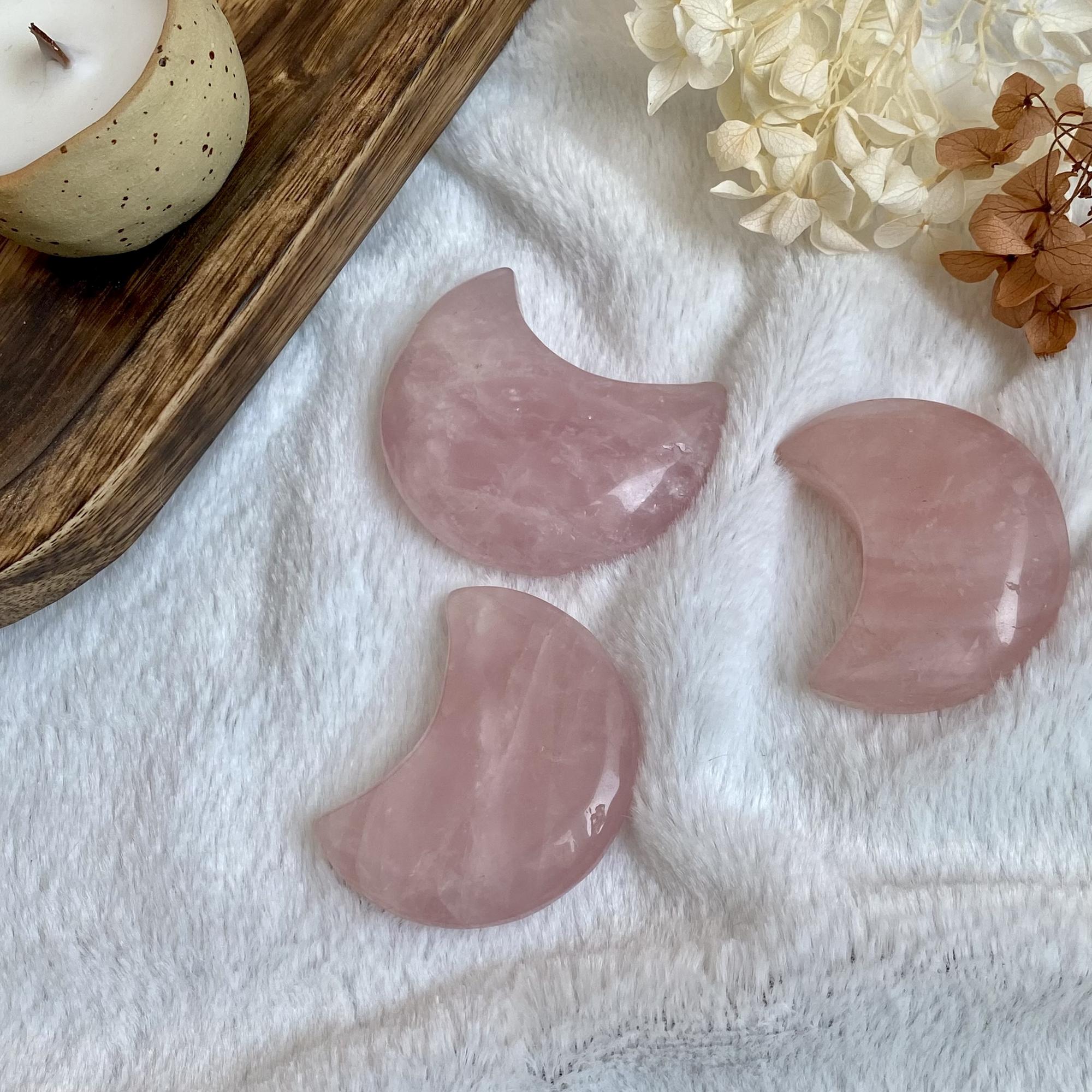 Полумесяц из розового кварца