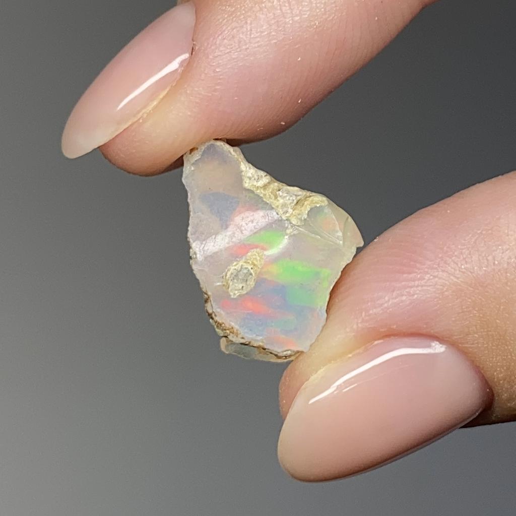 Благородный опал необработанный