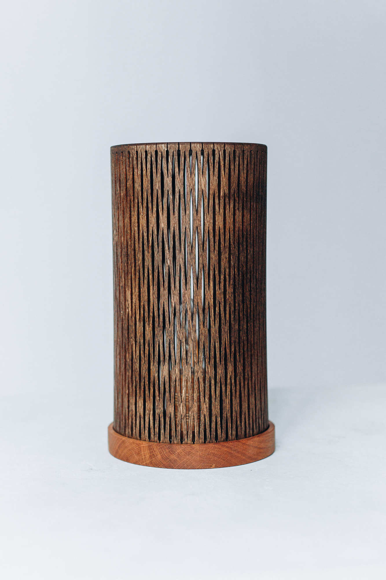 Настольный светильник из дерева "Cylinder 01"