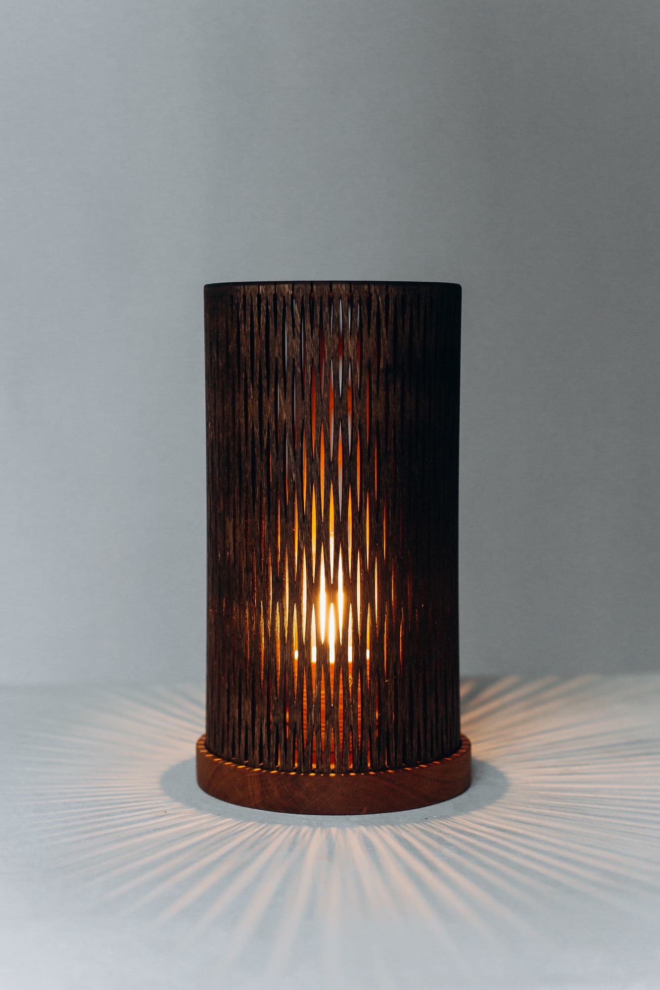 Настольный светильник из дерева "Cylinder 01"