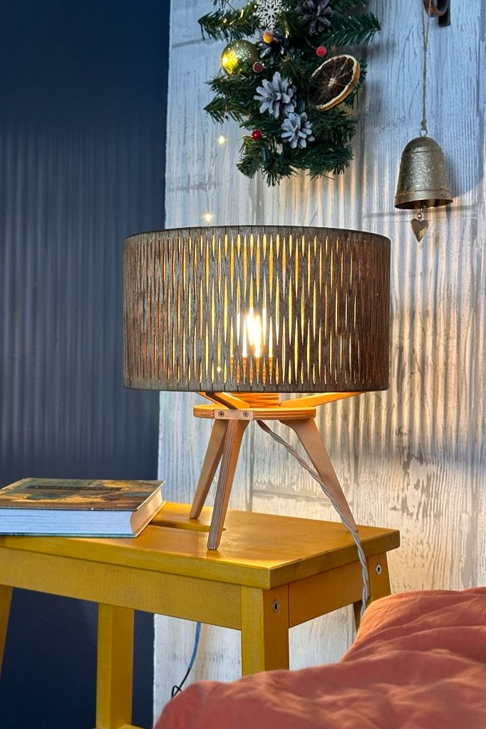 Настольный светильник из дерева  "Sputnik 01"