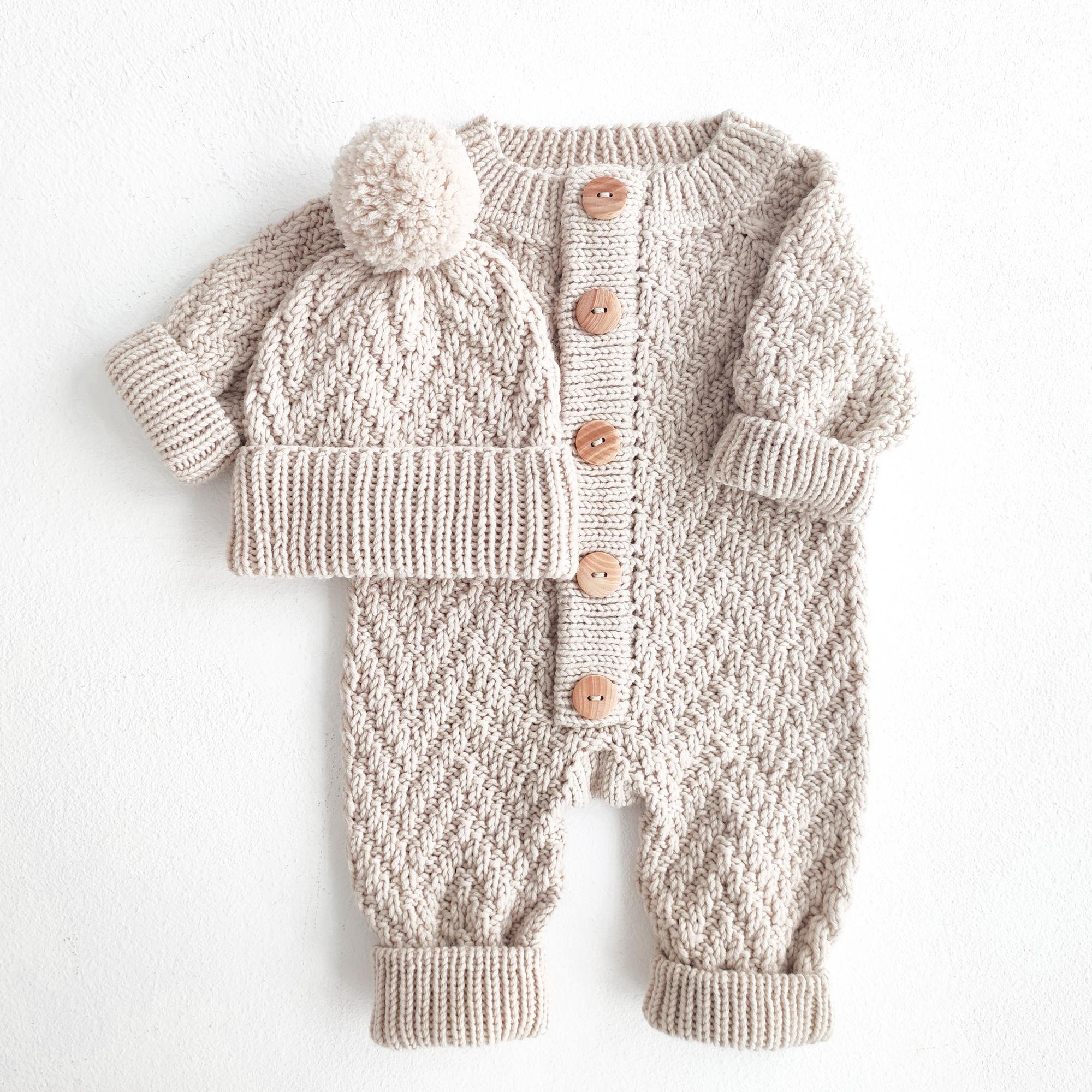 Комплект  описаний "Mountain". 2 в 1.  Комбинезон + шапочка.