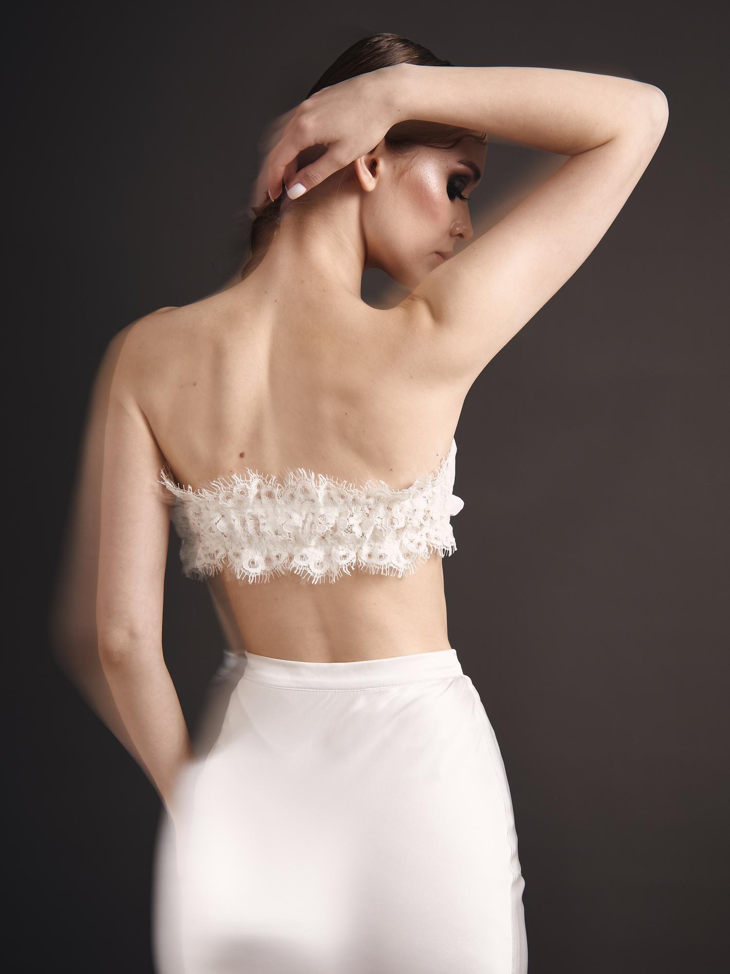 Топ Sara из бархата и кружева