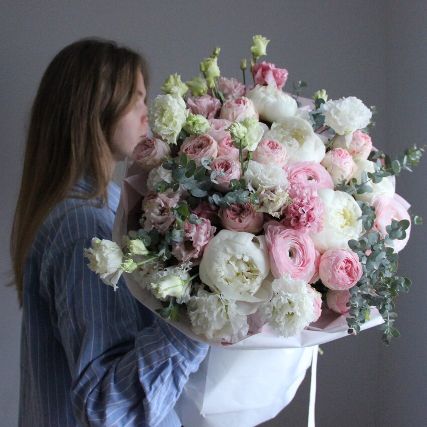 большой букет цветов розовый