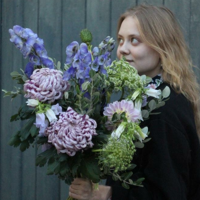 букет с хризантемами и аконитом вид 4