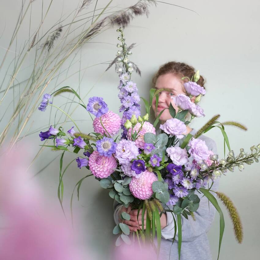 Георгины, дельфиум и сетария, букет sever flowers вид 4