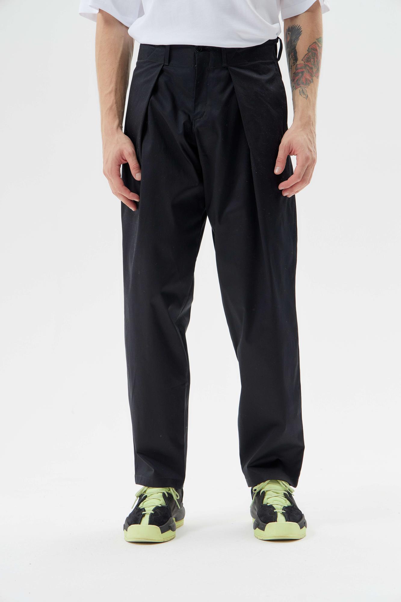 Брюки со складками на поясе