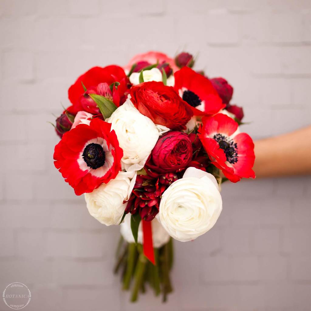 Букет невесты с красными анемонами