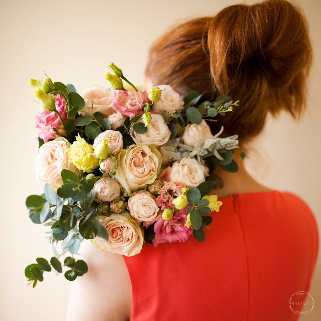 Букет невесты с эустомой