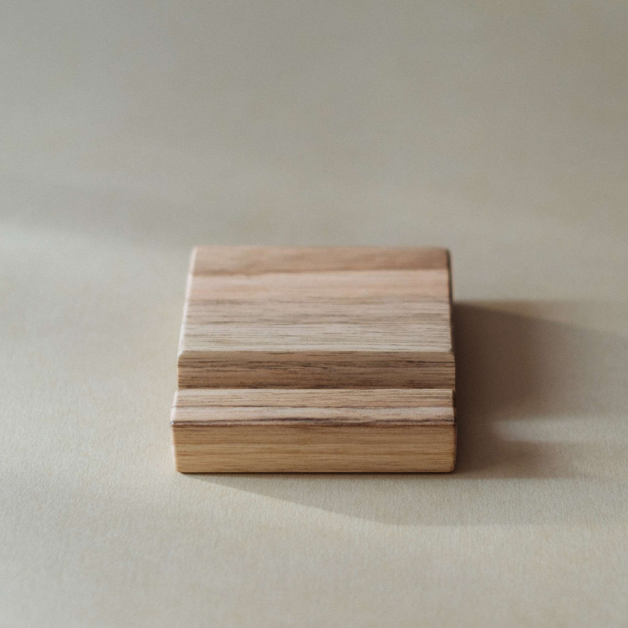 Деревянная подставка для смартфона/планшета от Yashka & Derevyashka