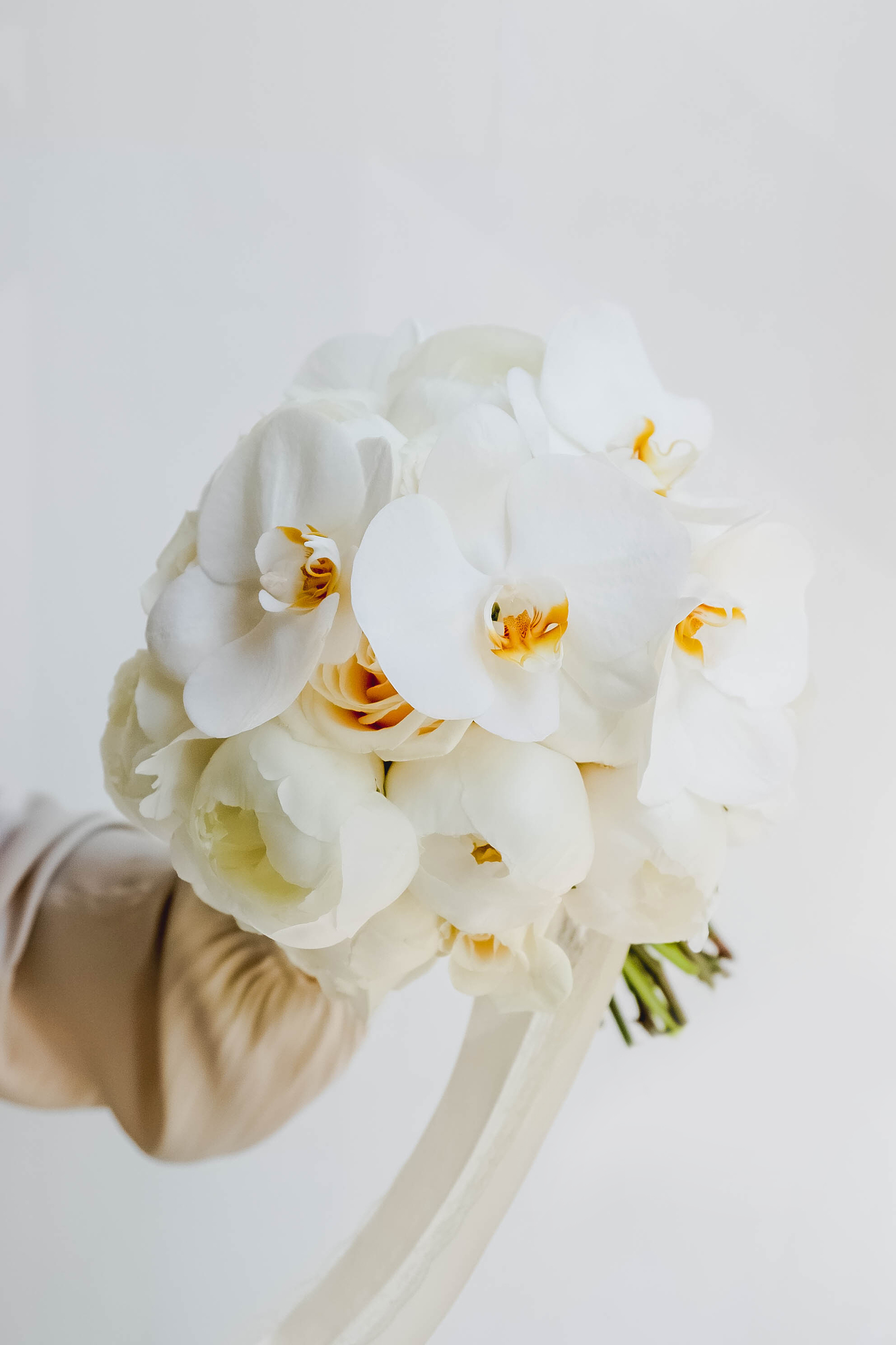 Букет из пионов и орхидеи WHITE