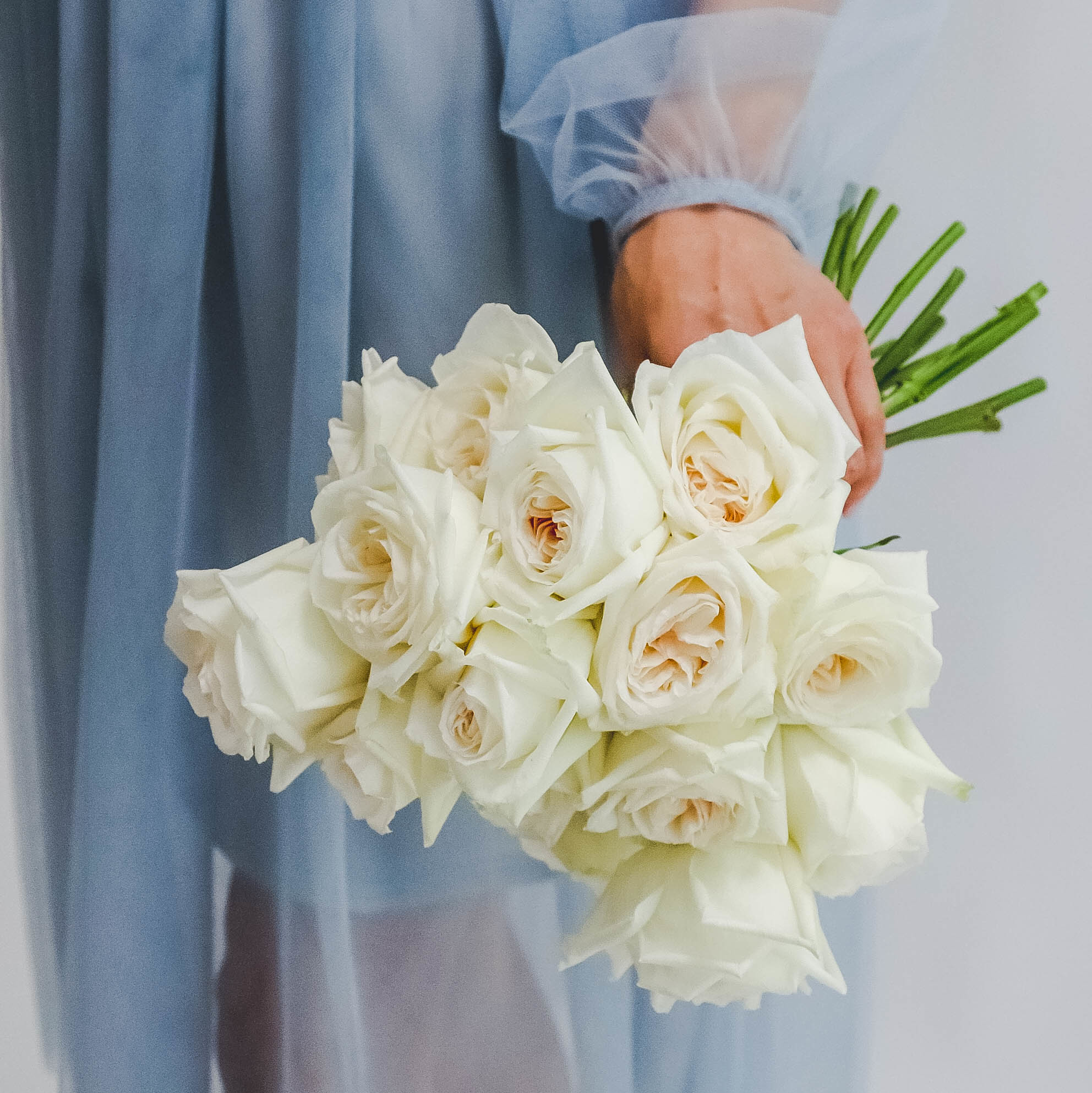 Cвадебный монобукет из пионовидных роз WHITE OHARA