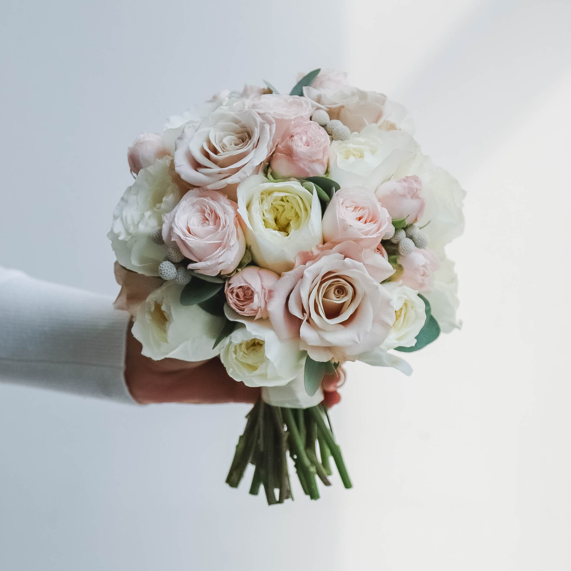 Букет невесты из пионовидных роз WHITE PINK